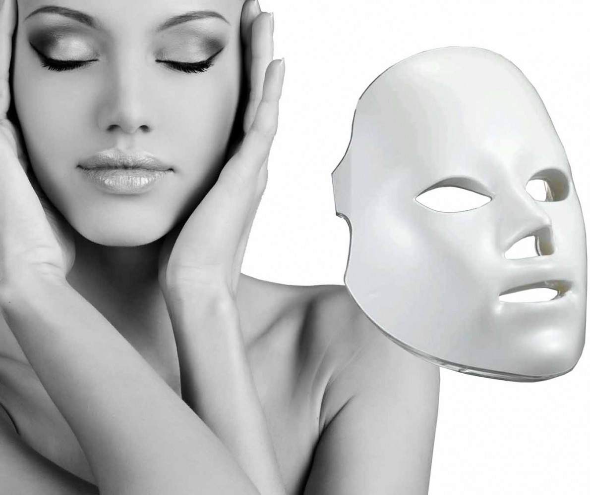 Follow the light маска для лица. Девушка с маской на лице. Реклама масок для лица. Маска для лица. Led маска для лица.